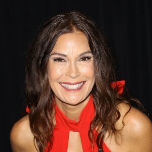 Teri Hatcher en robe sexy et... chaussures de running lors de la Nuit des Champions caritative de l'association New York Road Runners à New York le 2 novembre 2018, deux jours avant de courir le marathon de New York.