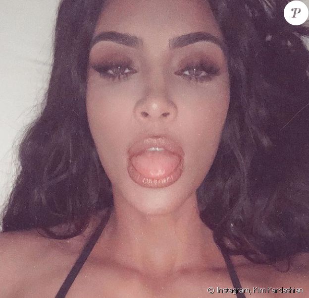 Kim Kardashian dans le bikini culte de Chanel, selfie posté sur Instagram le 1er octobre 2018.
