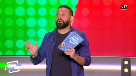 Cyrl Hanouna montre des images de Karine Ferri floutée, le 5 novembre 2018 dans TPMP sur C8.