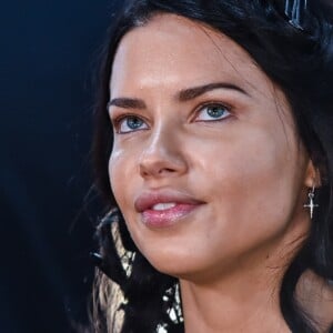 Adriana Lima - Coulisses du défilé Victoria's Secret 2018 à New York le 8 novembre 2018