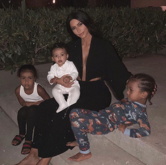 Kim Kardashian avec ses enfants North, Chicago et Saint. Novembre 2018.