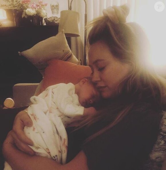 Hilary Duff pose avec sa fille Banks Violet, sur Instagram. Novembre 2018