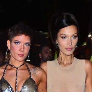 Bella Hadid, son chéri The Weeknd et la chanteuse Halsey arrivent à l'afterparty du défilé Victoria's Secret à l'Avenue à New York le 8 novembre 2018.