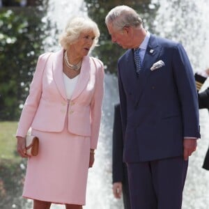 Le prince Charles et Camilla Parker Bowles, duchesse de Cornouailles, lors de leur visite officielle à Bogota, le 29 octobre 2014.