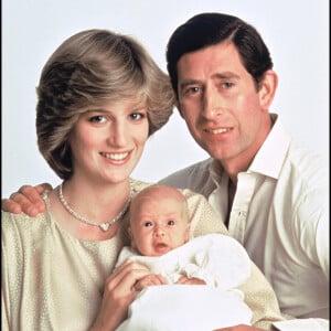 La princesse Diana et le prince Charles après la naissance du prince William, en 1982.