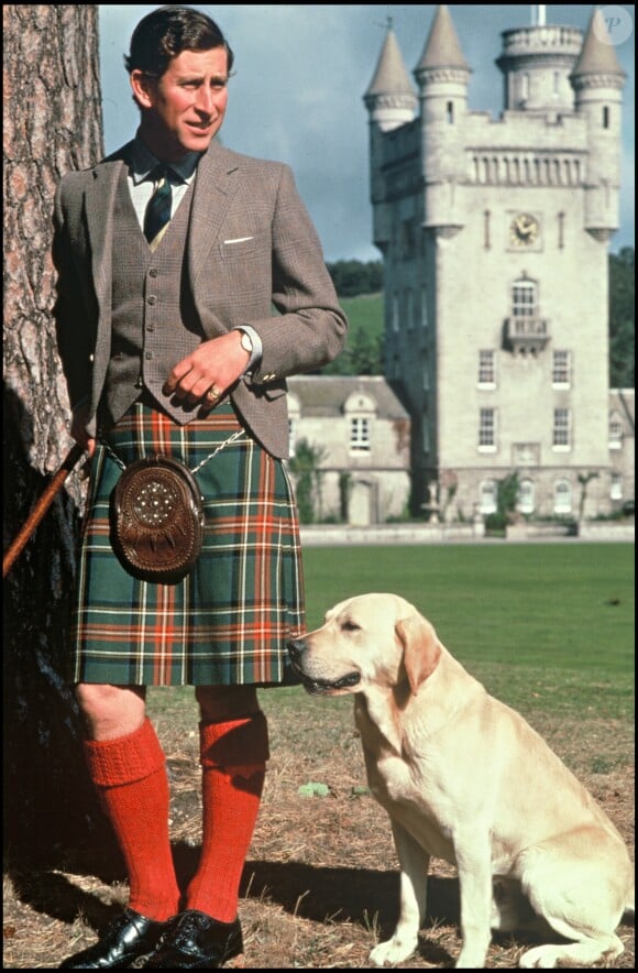 Le prince Charles et son chien à Balmoral en Ecosse en 1978, photo d'archives.