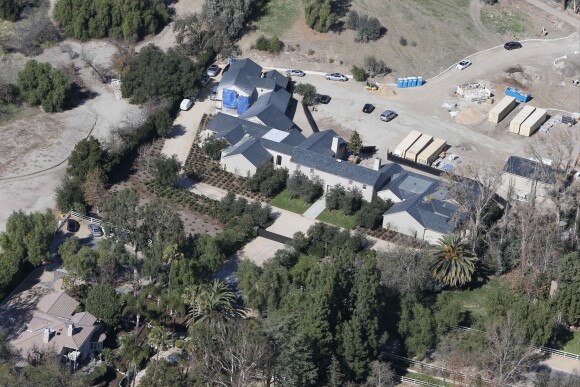Exclusif - Vues aériennes de la maison en travaux de Kim Kardashian et de Kanye West à Hidden Hills le 27 janvier 2018