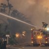 Les pompiers de Los Angeles combattent le feu "Woolsey" à Los Angeles. Le 11 novembre 2018.