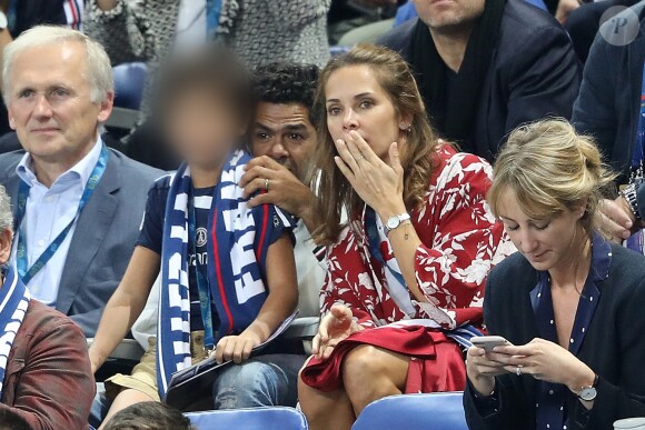 Jamel Debbouze, sa femme Mélissa Theuriau et leur fils Léon dans les tribunes du stade de France lors du match de ligue des nations opposant la France à l'Allemagne à Saint-Denis, Seine Saint-Denis, France, le 16 octobre 2018. La France a gagné 2-1.