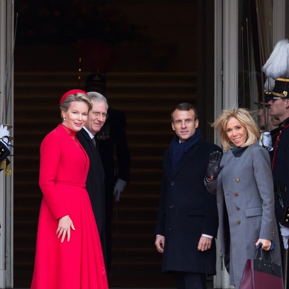 Le Président français Emmanuel Macron et la Première Dame Brigitte Macron, accueillis par le roi Philippe de Belgique et la reine Mathilde de Belgique, au palais royal de Bruxelles, lors d'une visite d'état en Belgique. Belgique, Bruxelles, 19 novembre 2018. Alain Rolland / Imagebuzz / Bestimage