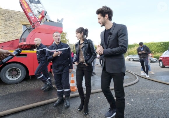 Exclusif - Pierre Niney et Anaïs Demoustier à l'affiche du film " Sauver ou périr ", rencontrent des soldats du feu de la caserne de Sarlat lors du 27ème festival de Sarlat le 14 novembre 2018. © Patrick Bernard/Bestimage