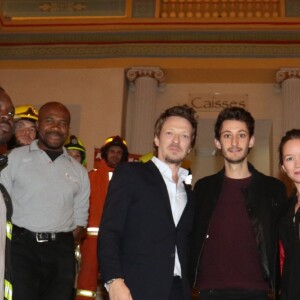 Exclusif - Le réalisateur Frédéric Tellier, Pierre Niney et Chloé Stéfani et les "Pompiers du Monde", le musée fondé par Nicolas Goëgel - Avant-première du film "Sauver ou périr" au cinéma CGR Bordeaux - Le Français à Bordeaux, le 2 novembre 2018. © Jean-Marc Lhomer/Bestimage