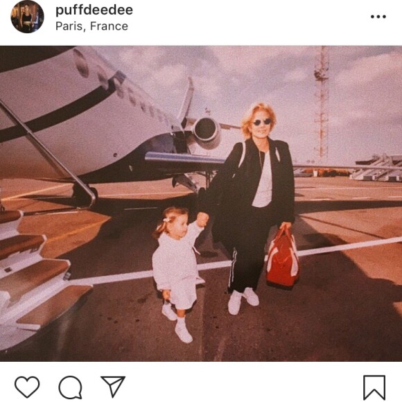 Darina Scotti, la fille de Sylvie Vartan, a adressé un adorable message à sa maman qui a aussitôt répondu. Le 19 novembre 2018.