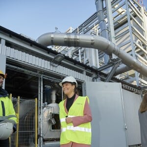 La princesse Victoria de Suède a visité le 16 novembre 2018, avec son mari le prince Daniel, une usine Höganäs AB dans le sud du pays.