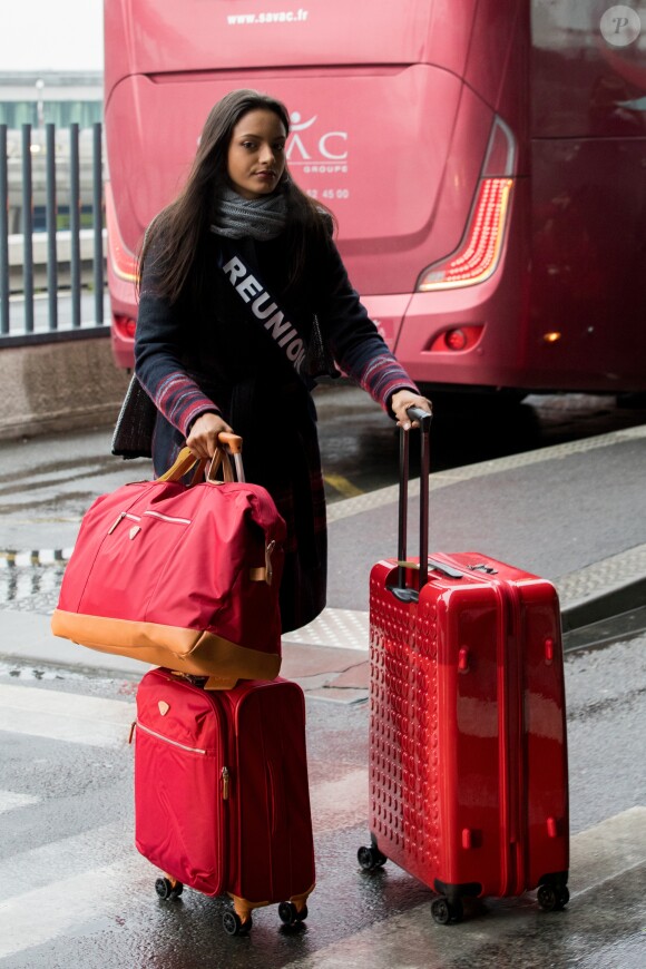 Semi Exclusif - Miss Réunion: Morgane Soucramanien - Les candidates à l'éléction de Miss France 2019 s'envolent pour l'Ile Maurice à l'aéroport Roissy CDG le 20 novembre 2018. © Cyril Moreau / Bestimage