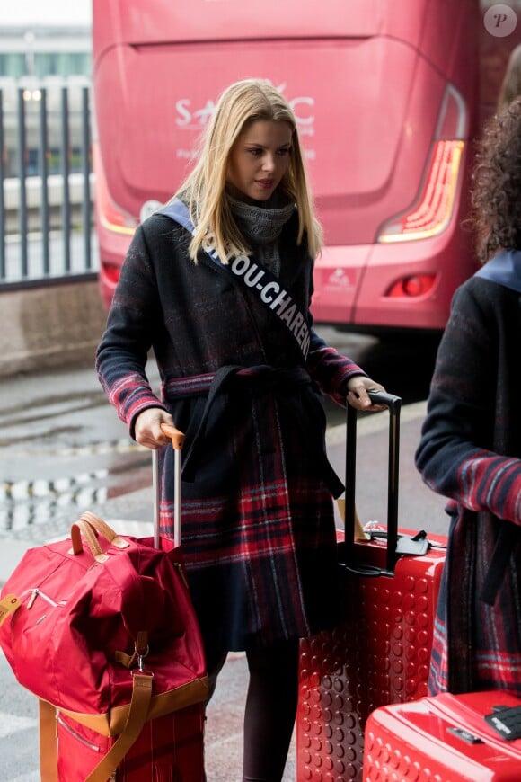 Semi Exclusif - Miss Poitou-Charentes: Marion Sokolik - Les candidates à l'éléction de Miss France 2019 s'envolent pour l'Ile Maurice à l'aéroport Roissy CDG le 20 novembre 2018. © Cyril Moreau / Bestimage