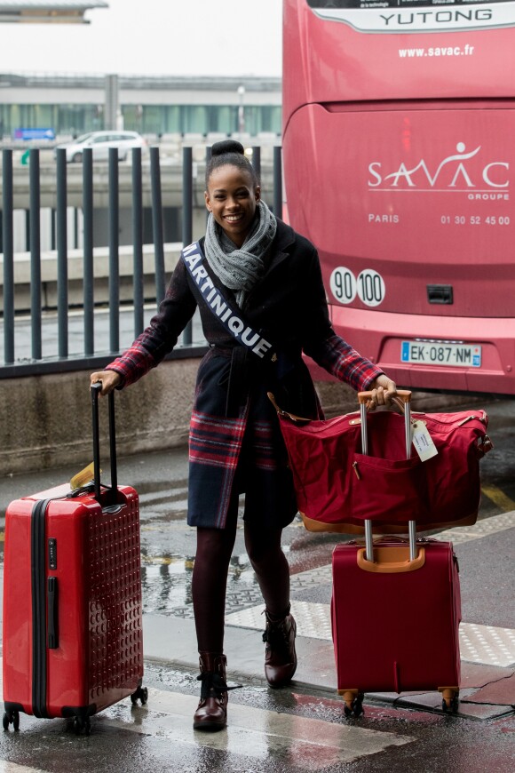 Semi Exclusif - Miss Martinique: Olivia Luscap - Les candidates à l'éléction de Miss France 2019 s'envolent pour l'Ile Maurice à l'aéroport Roissy CDG le 20 novembre 2018. © Cyril Moreau / Bestimage