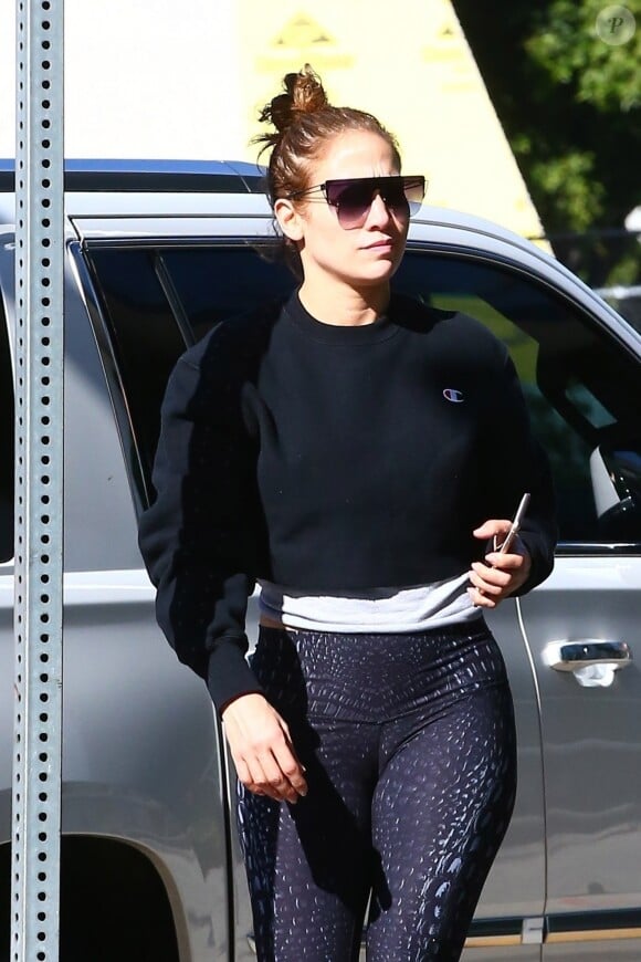 Exclusif - Jennifer Lopez se rend à son cours de gym à Los Angeles, le 18 novembre 2018