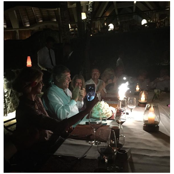 Jean-Pierre Foucault fête ses 71 ans à l'île Maurice avec les candidates au titre de Miss France 2019. Novembre 2018.
