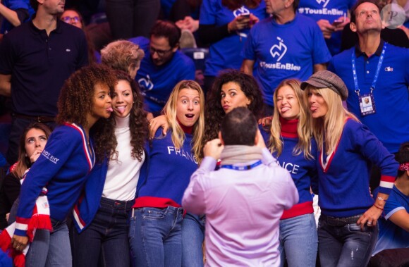 Susan Chardy, guest, Karen Benneteau, Noura El Shwekh, Clémence Bertrand , Isabelle Camus - Les célébrités assistent au match de tennis de double Nicolas Mahut et Pierre-Hugues Herbert opposés aux joueurs Croates Mate Pavic et Ivan Dodig lors de la Finale du double de la Coupe Davis France contre Croatie © Alain Rolland / Imagebuzz / Bestimage