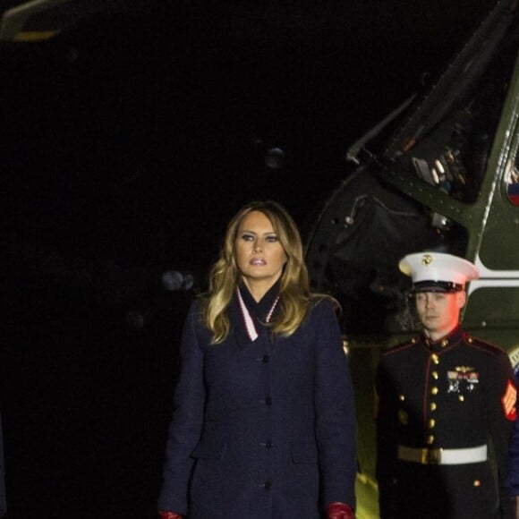 Donald Trump avec sa femme Melania et leur fils Barron arrivent à la Maison Blanche après avoir passé le week-end à Palm Beach le 25 novembre 2018.