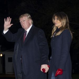 Donald Trump avec sa femme Melania et leur fils Barron arrivent à la Maison Blanche après avoir passé le week-end à Palm Beach le 25 novembre 2018.