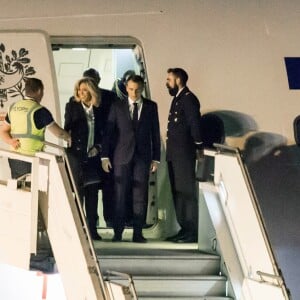 Le président de la République Emmanuel Macron et sa femme la première dame Brigitte Macron arrivent à l'aéroport international d'Ezeiza à Buenos Aires, Argentine, le 28 novembre 2018, pour une visite officielle avant de participer au G20. © Stéphane Lemouton/Bestimage