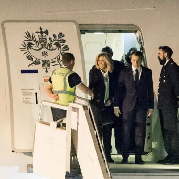 Le président de la République Emmanuel Macron et sa femme la première dame Brigitte Macron arrivent à l'aéroport international d'Ezeiza à Buenos Aires, Argentine, le 28 novembre 2018, pour une visite officielle avant de participer au G20. © Stéphane Lemouton/Bestimage