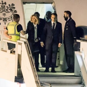 Le président de la République Emmanuel Macron et sa femme la première dame Brigitte Macron arrivent à l'aéroport international d'Ezeiza à Buenos Aires, Argentine, le 28 novembre 2018, pour une visite officielle avant de participer au G20. © Stéphane Lemouton/Bestimage