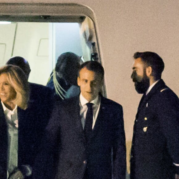 Le président de la République Emmanuel Macron et sa femme la première dame Brigitte Macron arrivent à l'aéroport international d'Ezeiza à Buenos Aires, Argentine, le 28 novembre 2018, pour une visite officielle avant de participer au G20. © Stéphane Lemouton/Bestimage