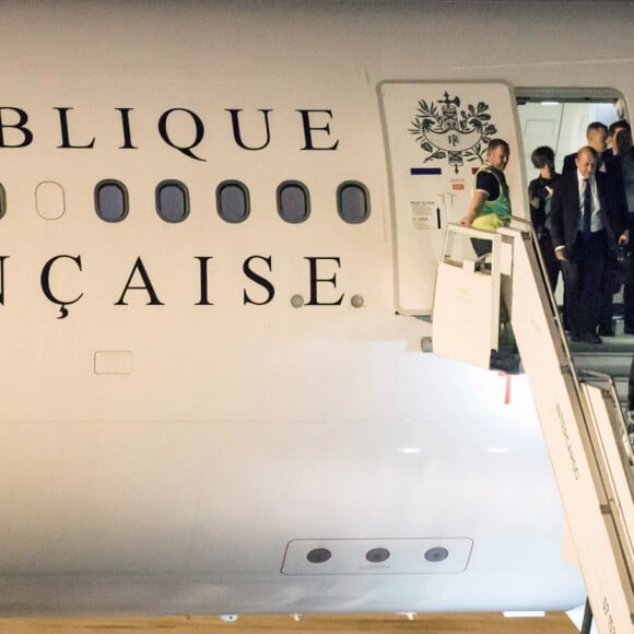 Le président de la République Emmanuel Macron et sa femme la première dame Brigitte Macron arrivent à l'aéroport international d'Ezeiza à Buenos Aires, Argentine, le 28 novembre 2018, pour une visite officielle avant de participer au G20. © Stéphane Lemouton/Bestimage