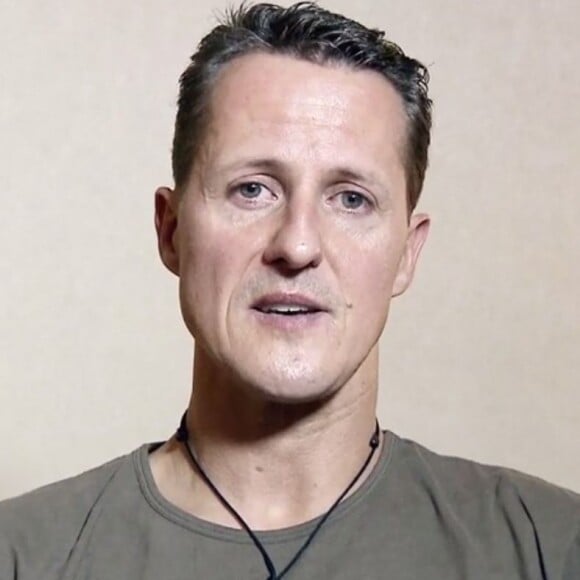 Michael Schumacher filmé deux mois avant son accident de ski, répondant à dix questions de fans.