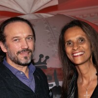 Vincent Perez et sa femme Karine Silla profitent d'une belle soirée parisienne