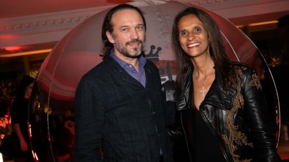 Vincent Perez et sa femme Karine Silla profitent d'une belle soirée parisienne