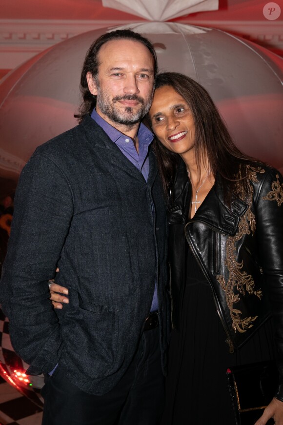 Exclusif - Vincent Perez et sa femme Karine Silla lors de l'inauguration de l'hôtel de Berri à Paris le 28 novembre 2018. © Romuald Meigneux / Bestimage