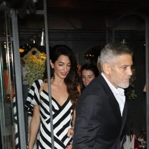 George Clooney et sa femme Amal vont dîner avec des amis au restaurant "Il Gatto Nero" à Cernobbio, le 3 août 2018.