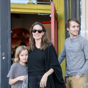 Exclusif - Angelina Jolie emmène sa fille Vivienne à son cours de karaté à Los Angeles le 15 octobre 2018.