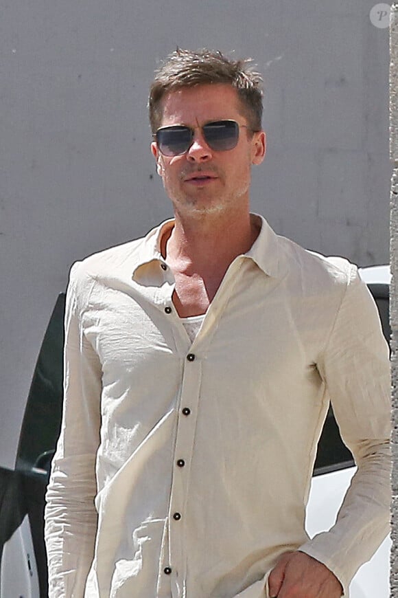 Exclusif - Brad Pitt est apparu plus mince que jamais dans les rues de Los Angeles, Californie, Etats-Unis, le 15 avril 2017.