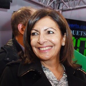 Exclusif - Anne Hidalgo (Maire de Paris) - Lancement de La Brigade Des Pères Noël Verts du Secours Populaire sur le parvis de l'Hôtel de ville de Paris, France, le 30 novembre 2018. © Giancarlo Gorassini/Bestimage