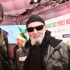 Exclusif - Harry Roselmack et Charlélie Couture - Lancement de La Brigade Des Pères Noël Verts du Secours Populaire sur le parvis de l'Hôtel de ville de Paris, France, le 30 novembre 2018. © Giancarlo Gorassini/Bestimage