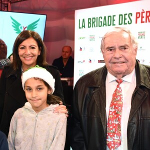 Exclusif - Anne Hidalgo (Maire de Paris) et Julien Lauprêtre (président du Secours populaire français), président du Secours Populaire - Lancement de La Brigade Des Pères Noël Verts du Secours Populaire sur le parvis de l'Hôtel de ville de Paris, France, le 30 novembre 2018. © Giancarlo Gorassini/Bestimage