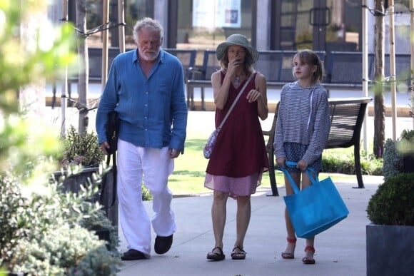 Nick Nolte, sa femme Clytie Lane et leur fille Sophia sont allés faire des courses au Trancas Market à Malibu, le 26 août 2018.