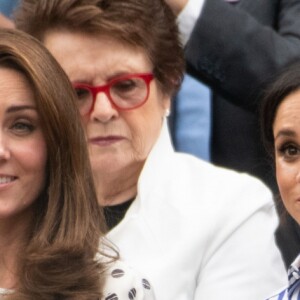 Kate Middleton, duchesse de Cambridge, et Meghan Markle, duchesse de Sussex, à Wimbledon le 14 juillet 2018.