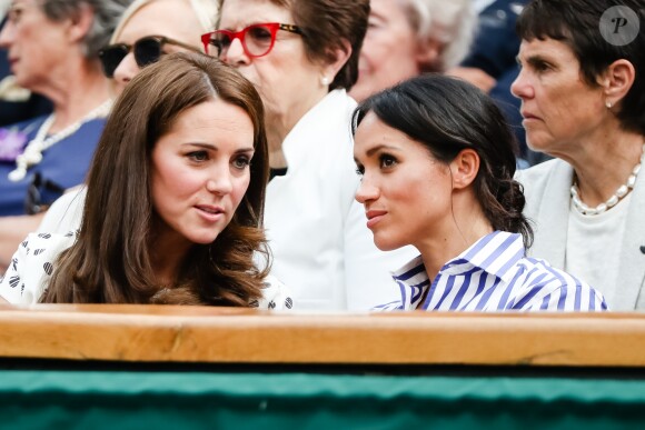Kate Middleton, duchesse de Cambridge, et Meghan Markle, duchesse de Sussex, à Wimbledon le 14 juillet 2018.