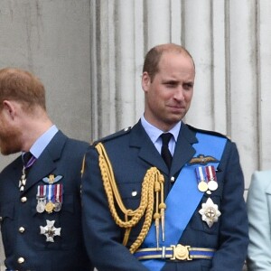 Kate Middleton, duchesse de Cambridge, et Meghan Markle, duchesse de Sussex, avec les princes William et Harry le 10 juillet 2018 à Londres lors du centenaire de la RAF.