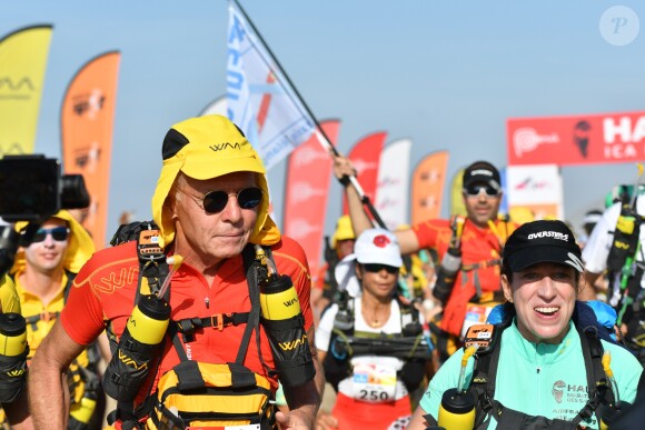 Patrick Poivre d'Arvor (PPDA) lors de l'étape n°1 de la 1ère édition du Half Marathon des Sables Peru, 120 kilomètres en autosuffisance, dans le désert d'Ica au Pérou. Le 2 décembre 2018 © E.Guimier/HalfMDS/Bestimage