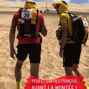 Patrick Poivre d'Arvor et son fils François au premier jour du Half Marathon des Sables, le 2 décembre 2018, au Pérou.