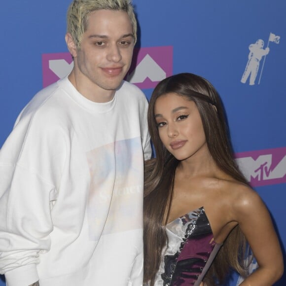 Pete Davidson et sa fiancée Ariana Grande - Photocall des MTV Video Music Awards 2018 au Radio City Music Hall à New York, le 20 août 2018.