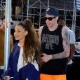Ariana Grande et son compagnon Pete Davidson font du shopping dans les rues de New York, le 29 juin 2018.
