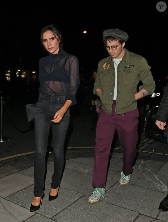 Victoria Beckham et son fils Brooklyn Beckham - Arrivées à la soirée "Haig Club House Party" au Laylow Club à Londres. Le 3 décembre 2018.